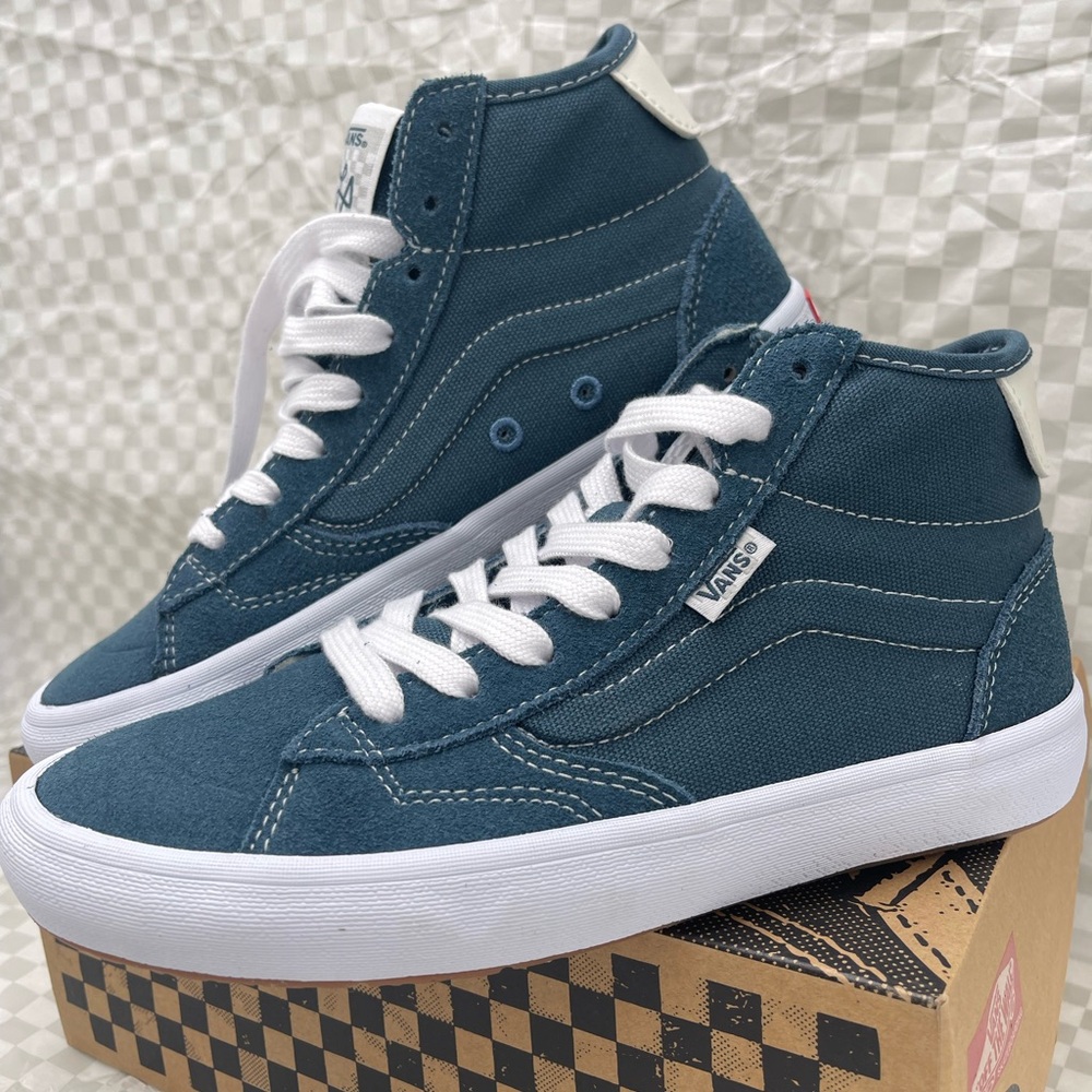 Vans Men’s The Lizzie
Teal Sneakers
VN0A4BX1TEA
High-Tops with White Accents - Picture 8 of 16